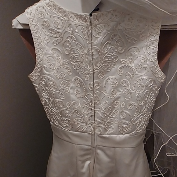 Mon Cherie wedding dress - Picture 5 of 6